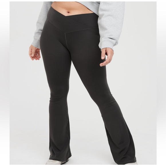 Offline by Aerie Crossover Flare Leggings Size L - Smoked Gray - Picture 1 of 1